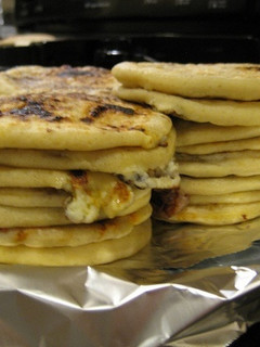 Una foto de Pupusas de cerdo con queso (El Salvador)