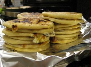 Una foto de Pupusas de cerdo con queso (El Salvador)
