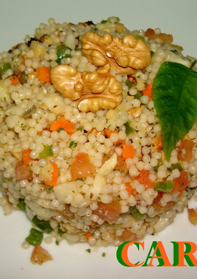 Una foto de Tabbouleh con frutos secos