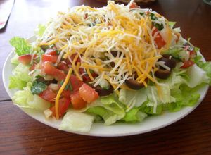 Una foto de Ensalada Mexicana de Chili Con Carne