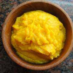 Una foto de Puré de batata y zapallo con salsa blanca
