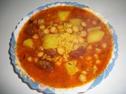 Una foto de mondongo garbanzo