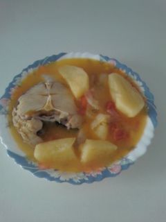 Una foto de Guiso de pescado en blanco