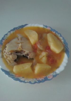 Una foto de Guiso de pescado en blanco