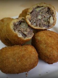 Una foto de 🇪🇸 Croquetas de morcilla y piñones 🇪🇸