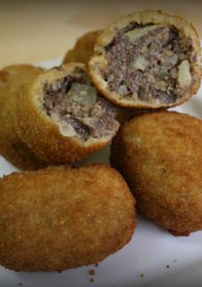 Una foto de 🇪🇸 Croquetas de morcilla y piñones 🇪🇸