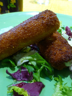 Una foto de Flamenquines de lomo adobado y queso