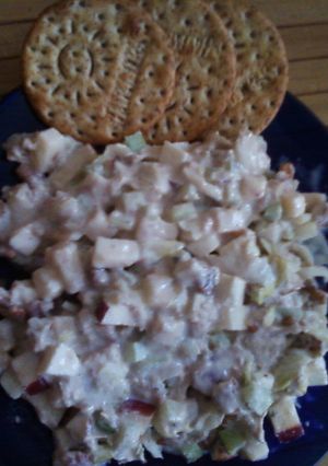 Una foto de Ensalada de atún con manzana