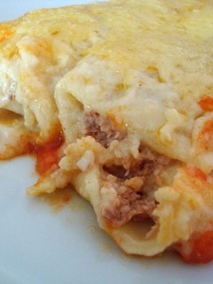 Una foto de Canelones de pollo y foiegras a las finas hierbas