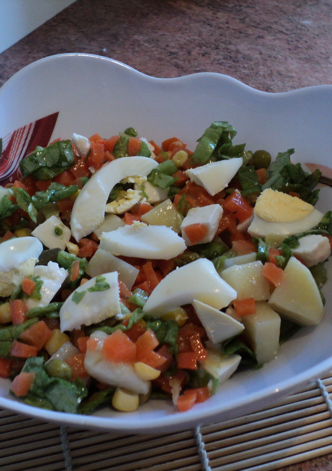 Una foto de Ensalada con ingredientes de Invierno