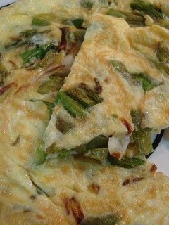 Una foto de Tortilla de ajos tiernos