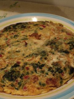 Una foto de Tortilla mixta de espinaca con papas, pimiento y longaniza