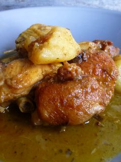 Una foto de Pollo a las finas hierbas con patatas
