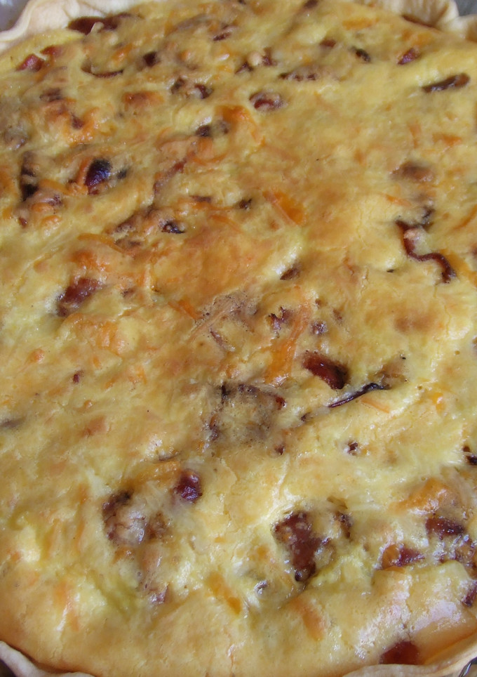 Una foto de Tarta de bacon crujiente con tres quesos