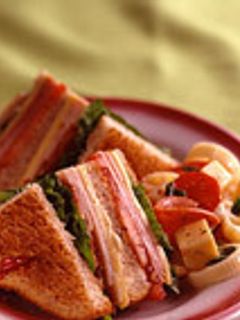 Una foto de Club Sandwich Americano