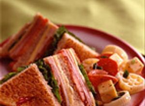 Una foto de Club Sandwich Americano