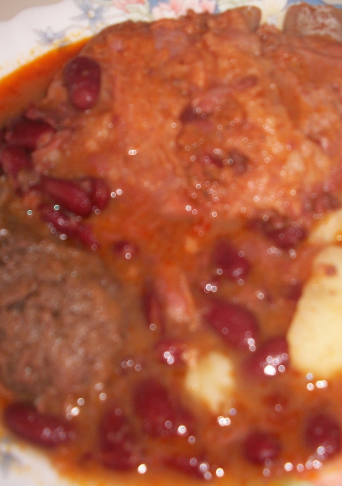 Una foto de Alubias rojas con costilla de cerdo adobada