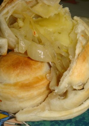 Una foto de Empanadas de cebolla y mozzarella