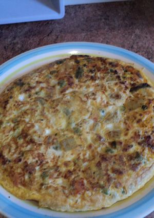 Una foto de Tortilla de verduras con chorizo