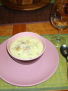 Una foto de Crema de papa con pollos y champiñones