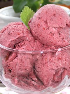 Una foto de Helado de moras y frambuesas