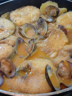 Una foto de Merluza con salsa romesco
