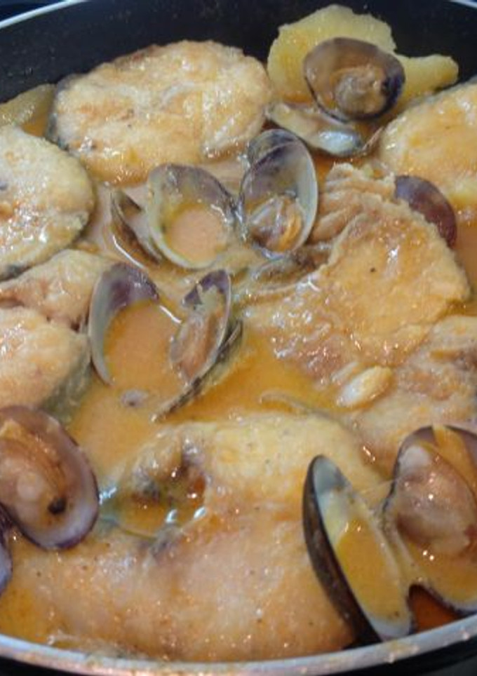 Una foto de Merluza con salsa romesco
