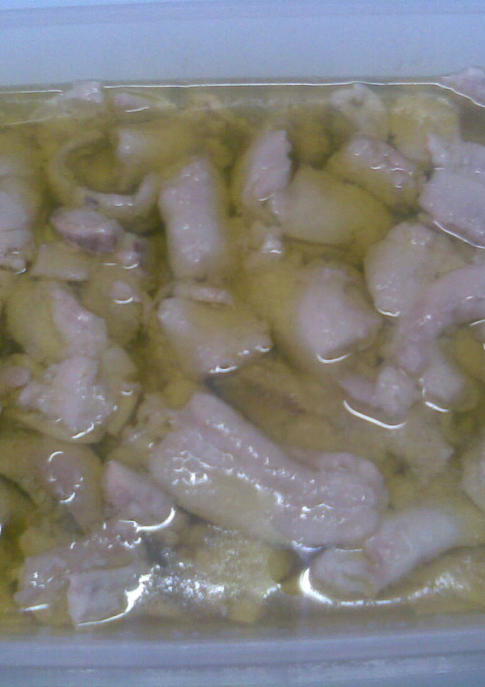 Una foto de Letones y huevas cocidas con aceite