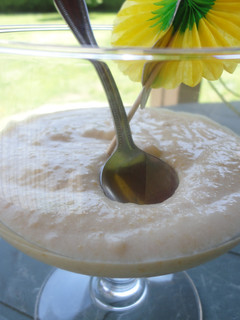 Una foto de Postre refrescante de plátano y melocotón