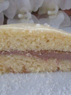 Foto principal de Bizcocho de coco con dos cremas
