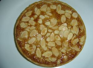 Una foto de Tartaleta de crema de almendras con costra de almendras