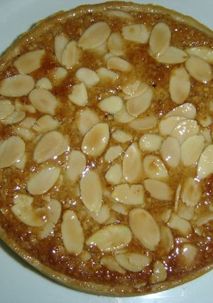 Una foto de Tartaleta de crema de almendras con costra de almendras