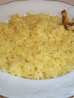 Una foto de Arroz blanco de cocido con piel de limón