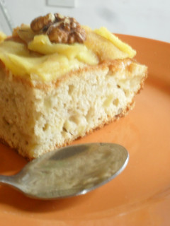 Una foto de Cuadrados de manzana, nuez y canela