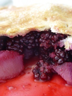 Una foto de Tarta de manzana y moras