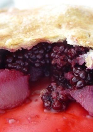 Una foto de Tarta de manzana y moras