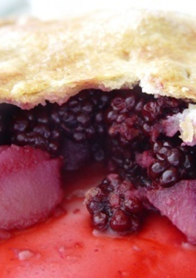 Una foto de Tarta de manzana y moras