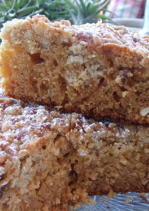 Una foto de Pastel de nueces con cobertura crujiente