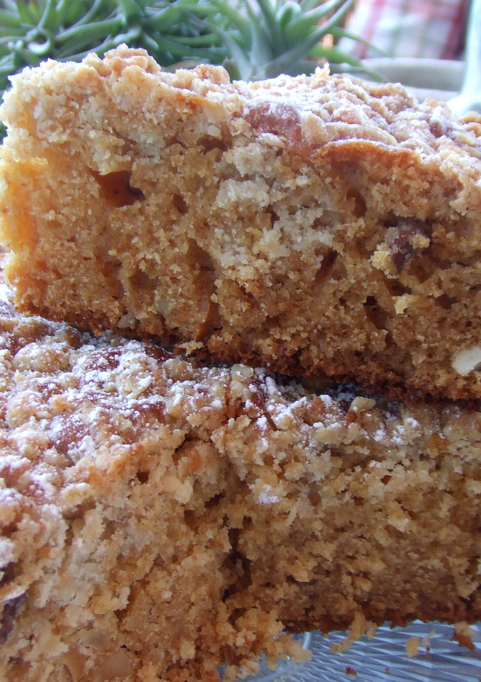 Una foto de Pastel de nueces con cobertura crujiente