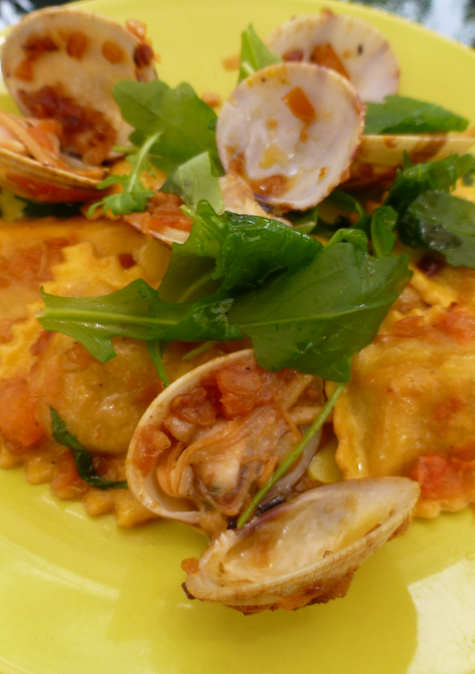 Una foto de Raviolis con almejas