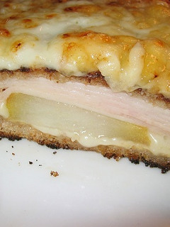 Una foto de Croque monsieur con bechamel