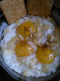 Una foto de Huevos fritos al gruyere