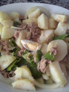 Una foto de Ensalada de verano completa y fácil