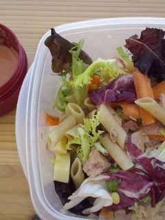 Una foto de Ensalada de verano de pasta integral