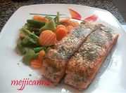 Una foto de salmón al horno eneldo