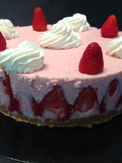 Una foto de Tarta de mouse de fresas