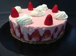 Una foto de Tarta de mouse de fresas