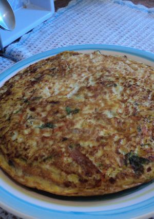 Una foto de Tortilla de coliflor, zanahoria y pollo