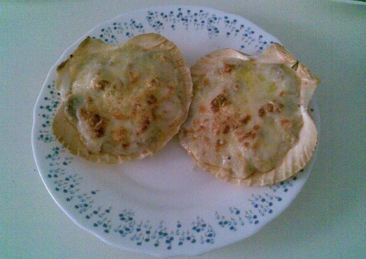Conchas de vieira rellenas de atún