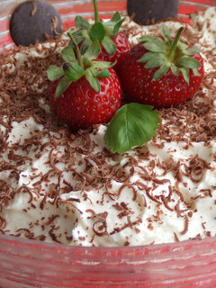 Una foto de Tiramisú diferente con fresas